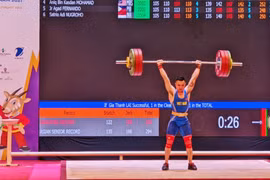 SEA Games 31: l'haltérophile Lai Gia Thanh bat son record pour remporter une médaille d'or 