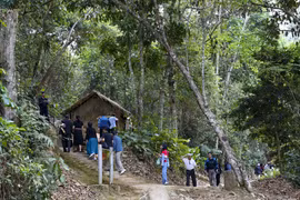 70e anniversaire de la victoire de Diên Biên Phu : Retour à la base révolutionnaire de Muong Phang