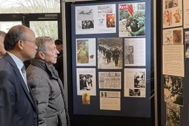 Exposition de documents de presse français et internationaux sur les Accords de Paris