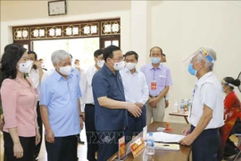 Le président de l'AN inspecte le travail électoral à Bac Ninh et Bac Giang
