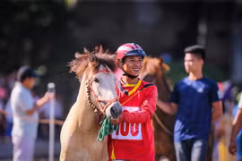 Des performances spectaculaires à la course hippique de Bac Ha 2020