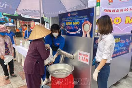 COVID-19 : des «ATM riz» à Hai Phong et à Khanh Hoa pour aider les personnes démunies