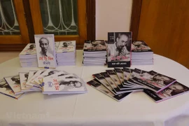 Présentation d'un livre sur la biographie du Président Ho Chi Minh au Bangladesh