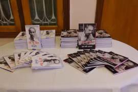 Présentation d'un livre sur la biographie du Président Ho Chi Minh au Bangladesh
