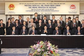 Le PM vietnamien rencontre des dirigeants d'entreprises japonaises dans la transformation numérique