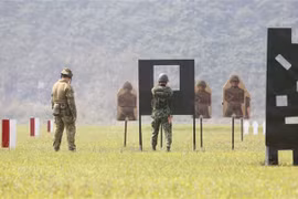 Vietnam-Australie : un cours de formation sur les techniques de tir au fusil militaire