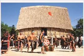 Célébration de la nouvelle nhà rông chez les Bahnar