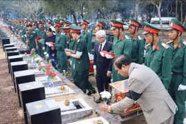 Binh Phuoc : inhumation des restes de 44 soldats tombés au Cambodge