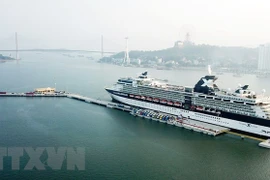 Le port international des paquebots croisières de Hon Gai accueille son premier navire 