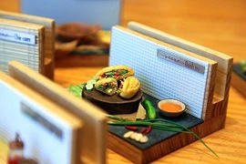 Une jeune Vietnamienne et sa passion pour la fabrication de mini-maquettes des plats