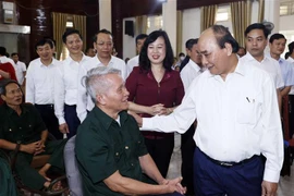 Le président remet des cadeaux aux invalides de guerre dans la province de Bac Ninh