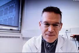 Spécialiste français : "Omicron ne fait pas changer notre stratégie contre la pandémie"