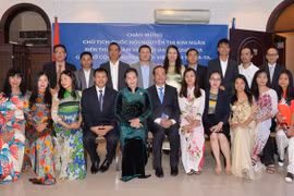 La présidente de l’AN rencontre des représentants de la communauté des Vietnamiens au Qatar