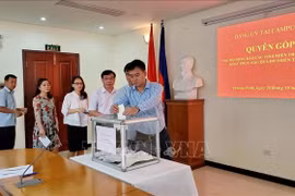 Crues et inondations dans le Centre: les Cambodgiens d'origine vietnamienne au chevet des sinistrés 