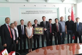 Le Vietnam promeut l'échange d'informations extérieures avec la Biélorussie et l’Estonie