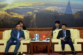 L’ambassadeur israélien en visite de travail à Lao Cai