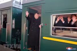 Le président de la RPDC prend le train pour venir à Hanoï