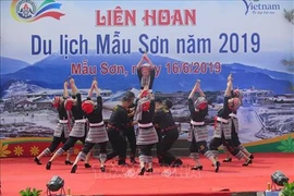 Des milliers de touristes au Festival touristique de Mau Son 2019