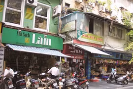 La rue Dinh Lê, bastion du livre à Hanoï