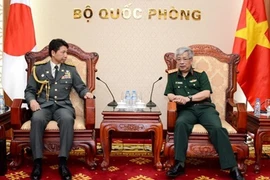 Un vice-ministre de la Défense reçoit des attachés militaires japonais