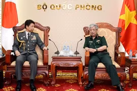 Un vice-ministre de la Défense reçoit des attachés militaires japonais