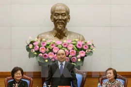 Le Premier ministre loue l​a direction du Fonds de bourses d'études Vu A Dinh