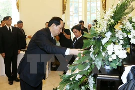 Tran Dai Quang rend hommage au roi Bhumibol Adulyadej de Thaïlande