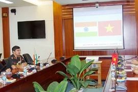Des diplomates indiens en visite à l’Université des télécommunications