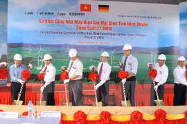 Ninh Thuan : mise en chantier de la centrale éolienne de Mui Dinh
