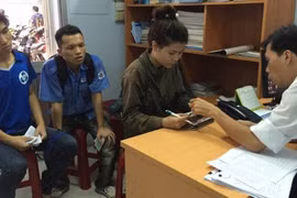 Têt traditionnel : billets de bus gratuits et cadeaux aux étudiants et ouvriers pauvres