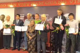 Le Prix Bui Xuan Phai : un photographe presque centenaire remporte le Grand Prix