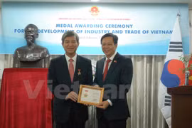 L’ancien secrétaire général du Centre ASEAN-R. de Corée à l’honneur 