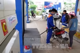 Le litre d’essence diminue de 200 dongs