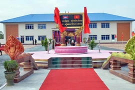 Cambodge : inauguration d'un bâtiment militaire financé par le Vietnam 