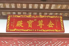 L’aventure d’une tablette signée du 8e roi Nguyên