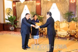 L'ambassadeur du Vietnam au Laos présente ses lettres de créance