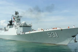 Des navires de la Marine chinoise au port de Cam Ranh