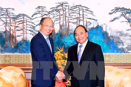 Le Premier ministre Nguyên Xuân Phuc reçoit des dirigeants de géants économiques de Chine