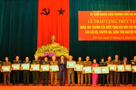 Hanoï: des volontaires et experts en mission au Laos à l'honneur