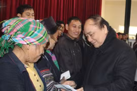 Le vice-PM Nguyen Xuan Phuc inspecte le règlement des séquelles du froid à Sa Pa