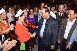 Le PM Nguyên Xuân Phuc à la Fête de grande union nationale à Hoa Binh