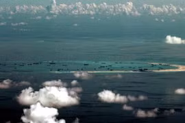 "Ligne en neuf traits" - une absurdité génératrice de tensions