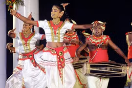 Des artistes étrangers sur scène à Hanoi début mai