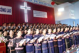 Favoriser les activités des protestants au Centre et à Binh Phuoc