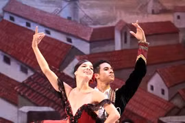 Des artistes du Ballet de Cuba à Hanoï