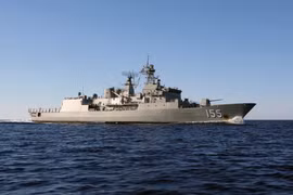 Un navire de la Marine royale australienne au port de Ho Chi Minh-Ville 