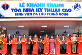 Inauguration de deux nouveaux établissements médicaux à Hanoi