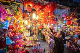 De la capitale aux régions montagneuses, la Fête de la mi-automne est partout