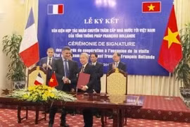 Vietnam-France : signature d’un mémorandum dans le secteur du transport et des communications