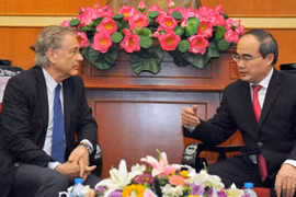 Nguyen Thien Nhan reçoit le directeur de l’Institut de recherche suisse Malik